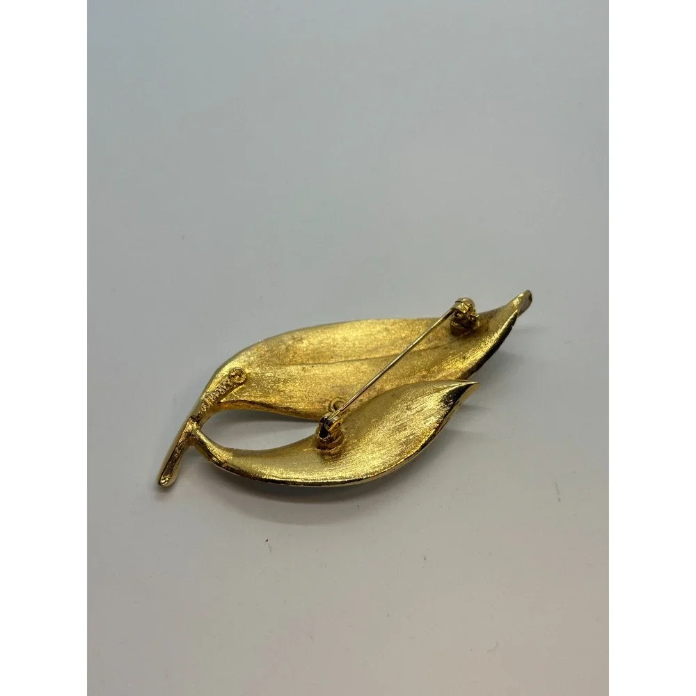 Vintage‎ Brooch Gold Tone and Enamel Signed Sarah Coventry Twisted Leaf